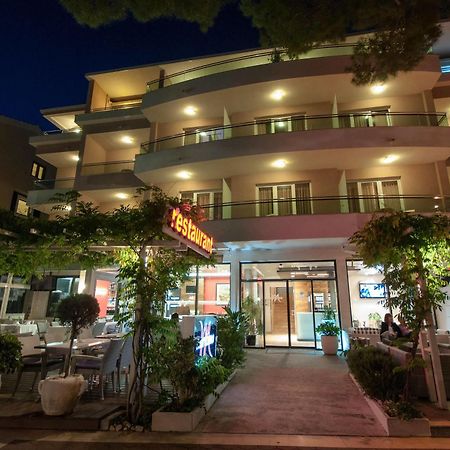 Hotel Maritimo Макарска Екстериор снимка