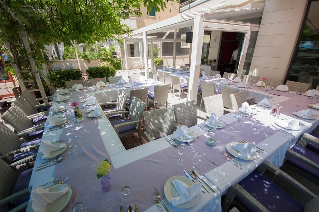 Hotel Maritimo Макарска Екстериор снимка