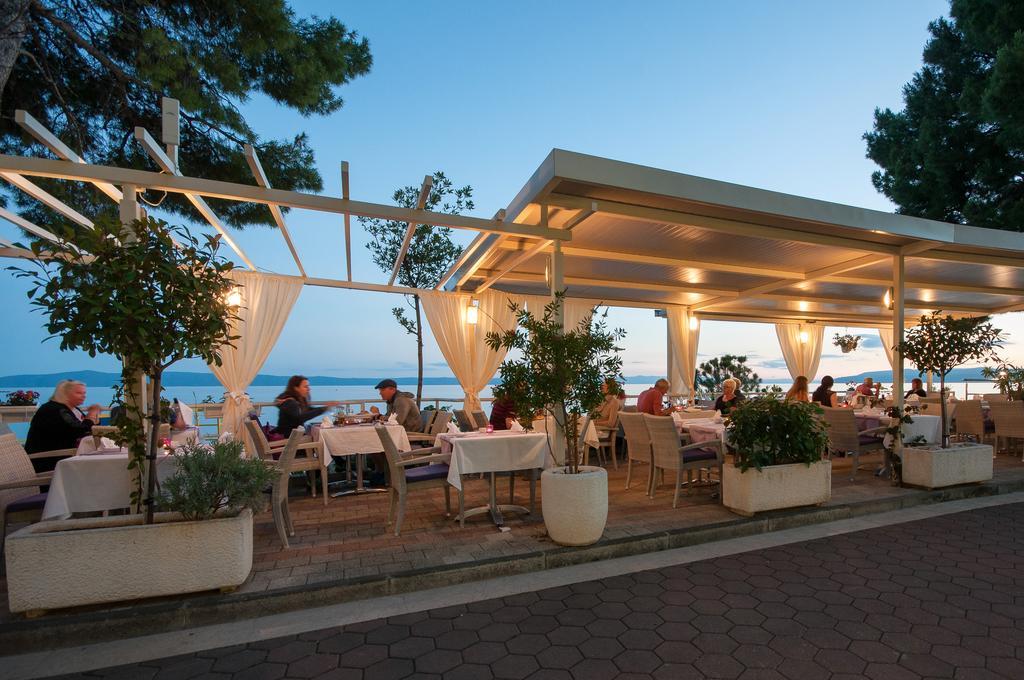 Hotel Maritimo Макарска Екстериор снимка