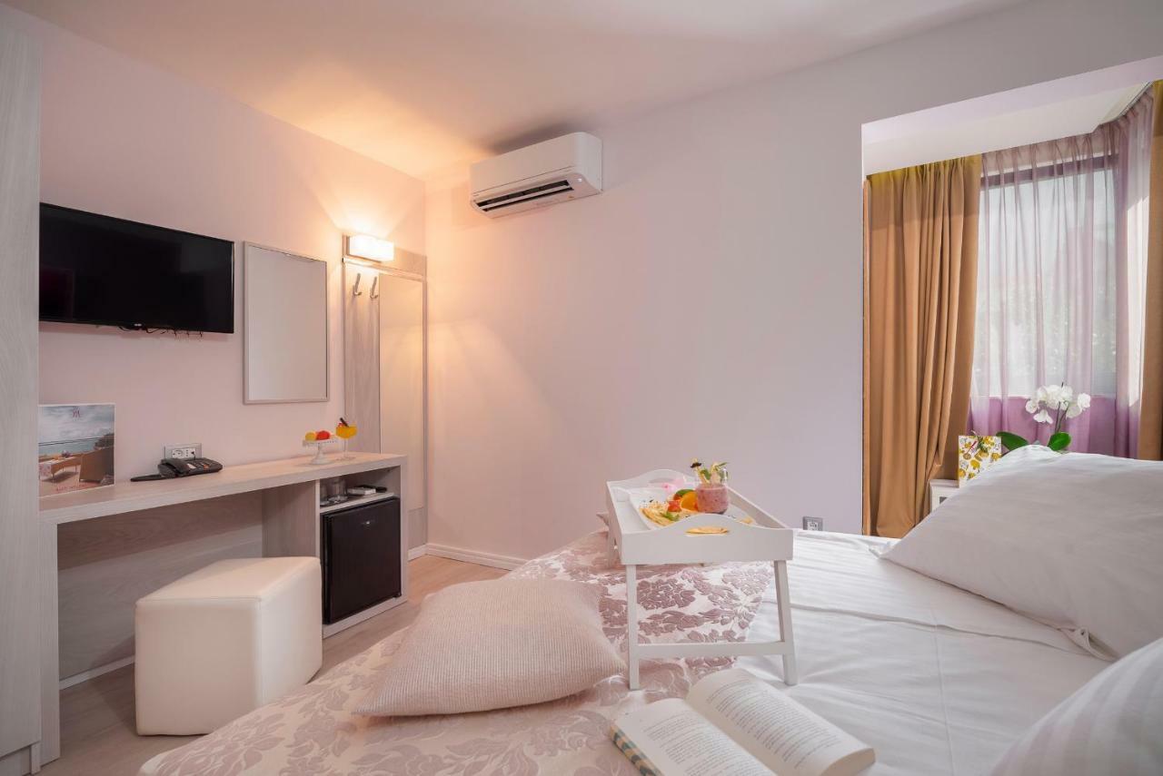 Hotel Maritimo Макарска Екстериор снимка
