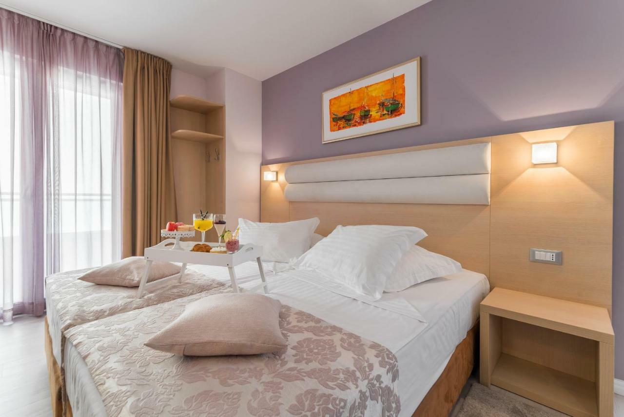 Hotel Maritimo Макарска Екстериор снимка