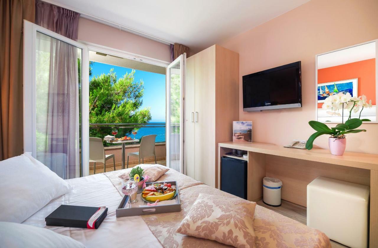 Hotel Maritimo Макарска Екстериор снимка