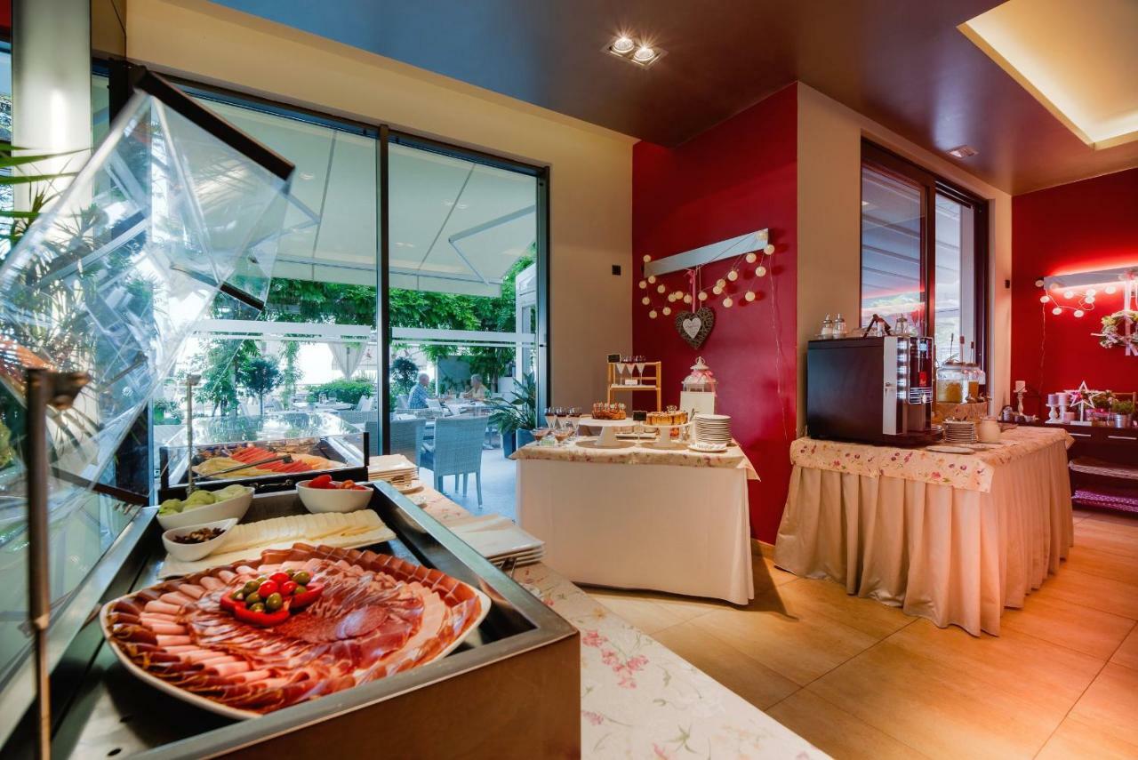 Hotel Maritimo Макарска Екстериор снимка