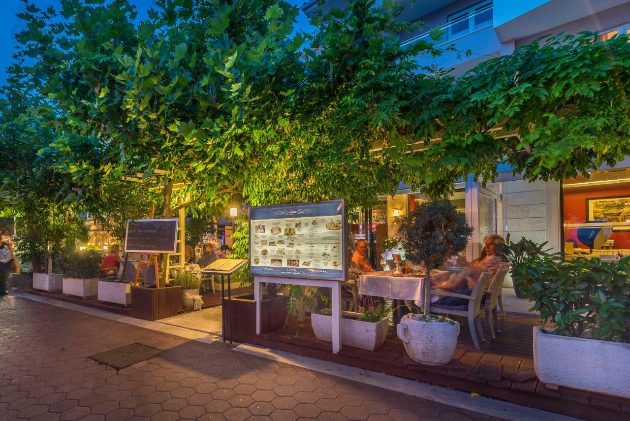 Hotel Maritimo Макарска Екстериор снимка
