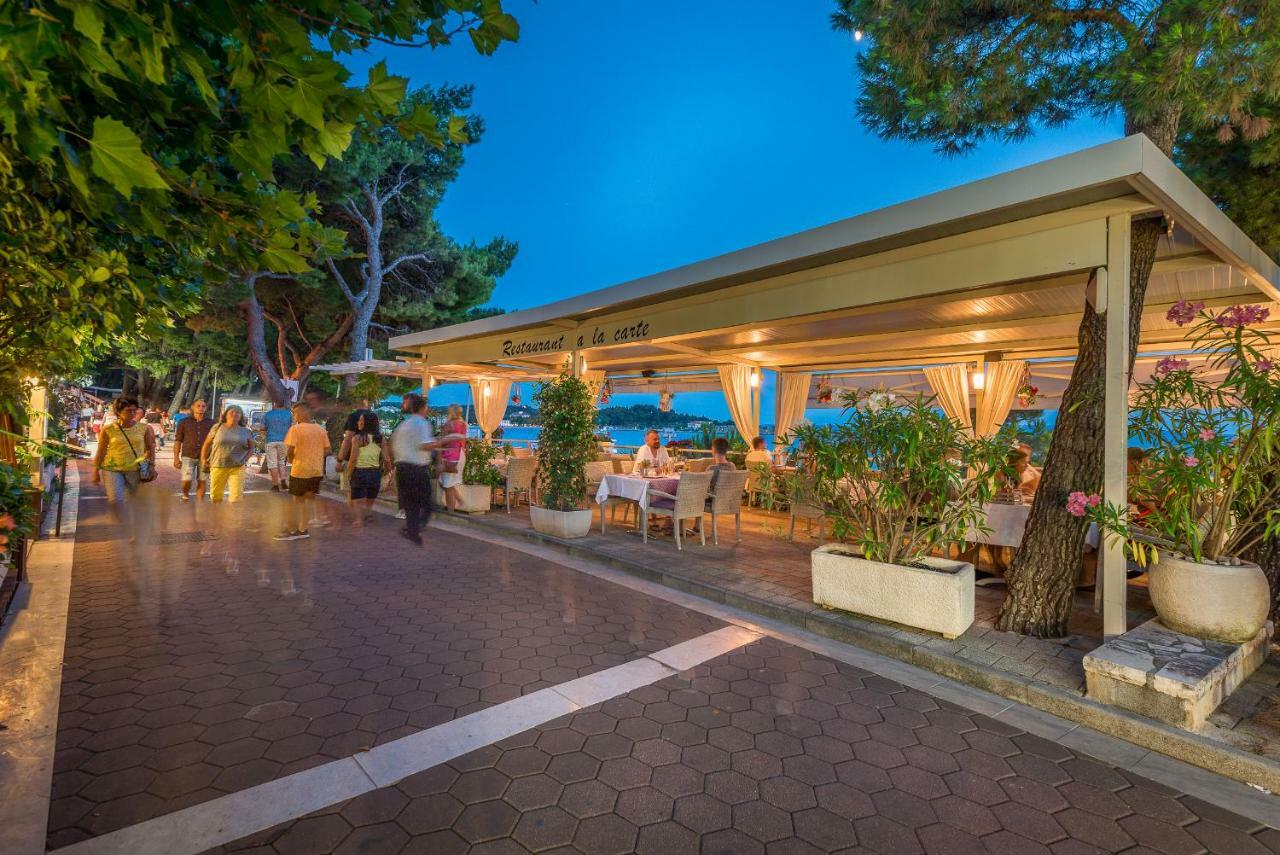 Hotel Maritimo Макарска Екстериор снимка